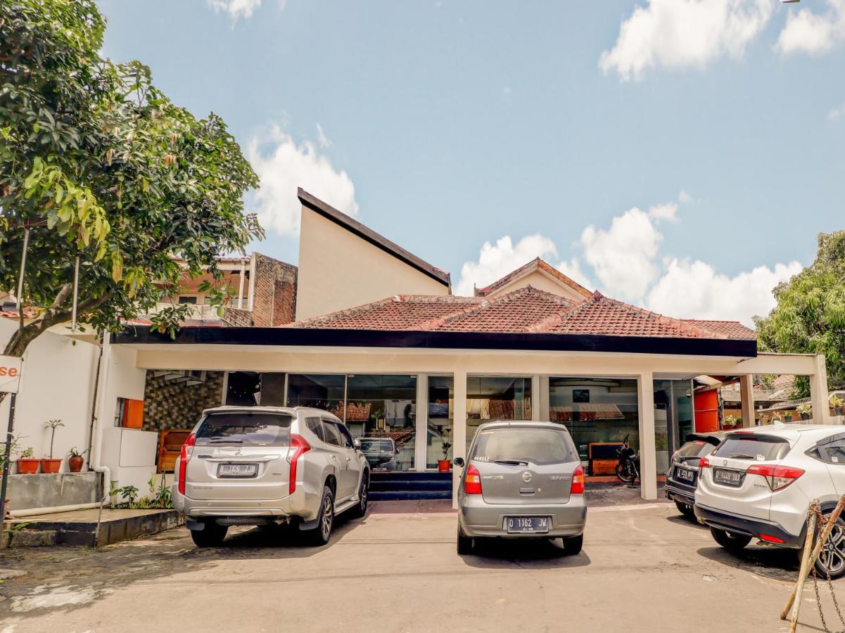 Oyo 3341 Ten Guest House Bandung Exterior photo