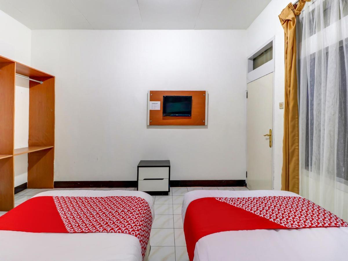 Oyo 3341 Ten Guest House Bandung Exterior photo