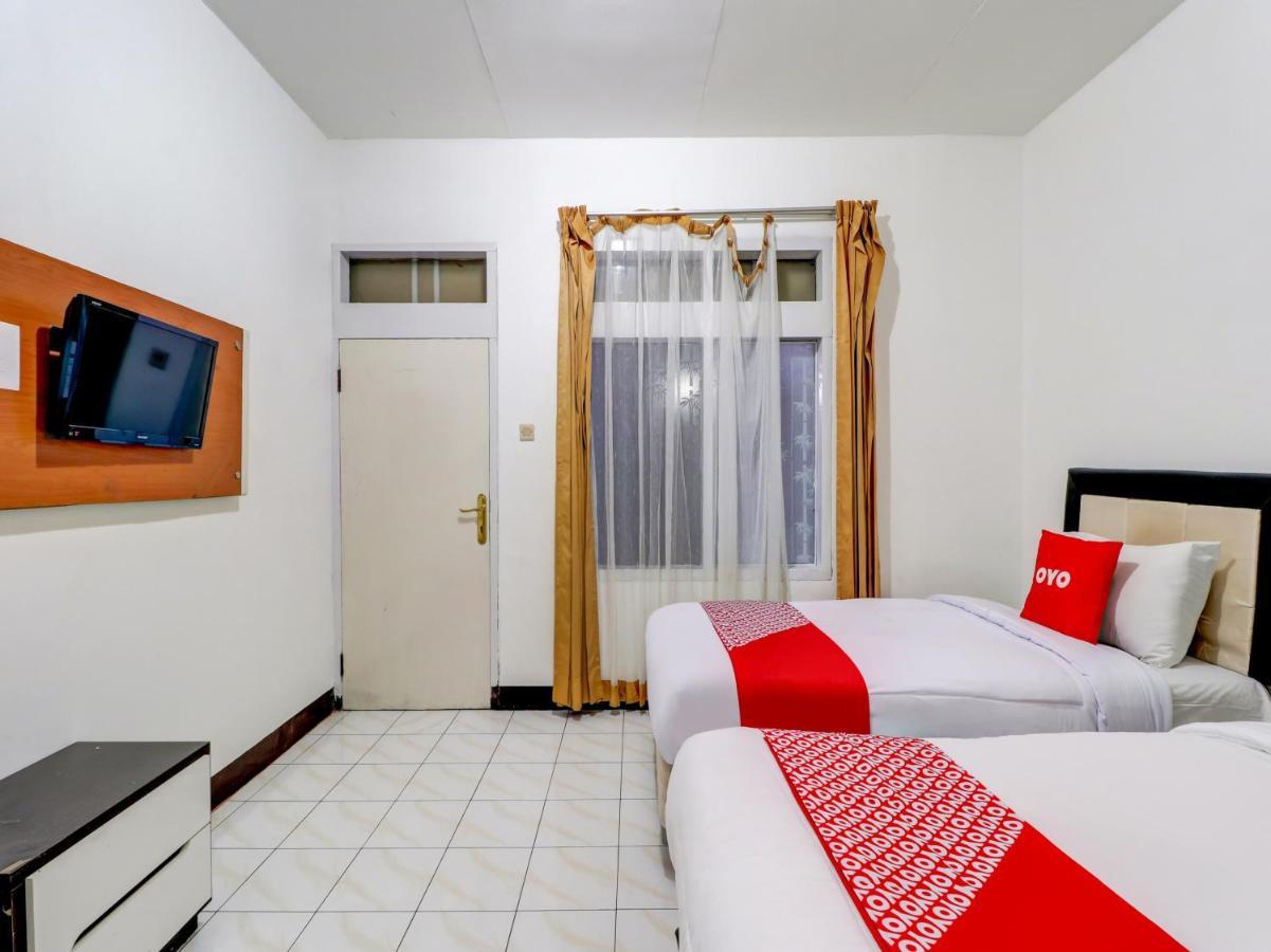 Oyo 3341 Ten Guest House Bandung Exterior photo