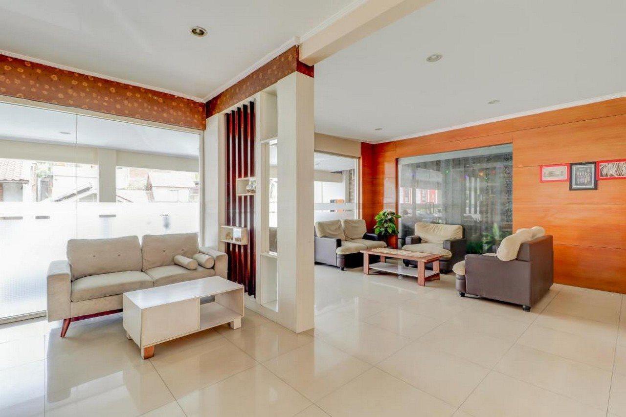 Oyo 3341 Ten Guest House Bandung Exterior photo